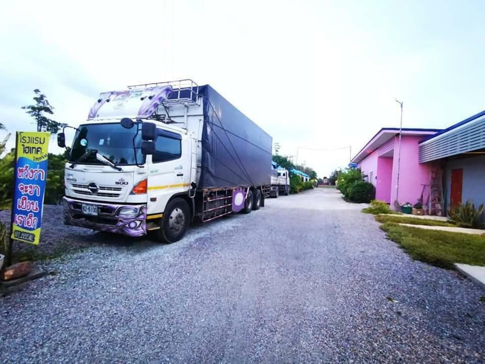 Hi Tech Resort Kabin Buri エクステリア 写真